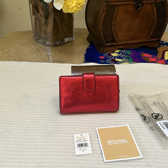 Michael KorsMedium Patent Wallet
Color: CRIMSON - Picture 13 of 16